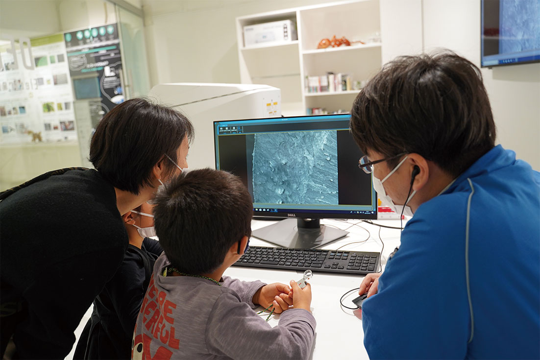 自由に研究ラボ_電子顕微鏡