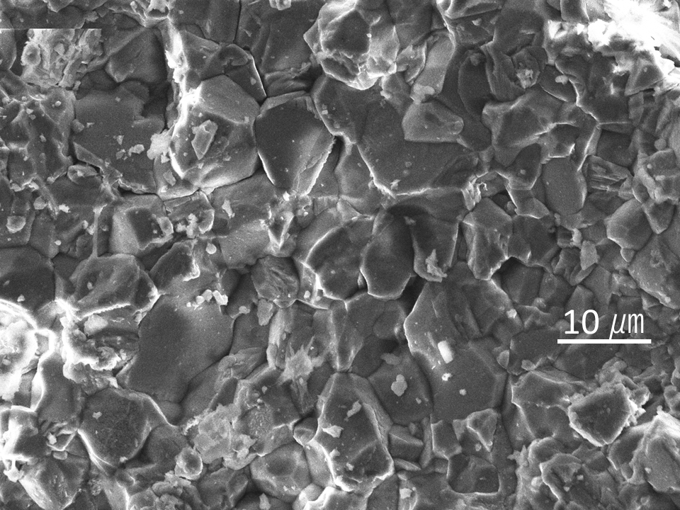 灰色の岩石を拡大