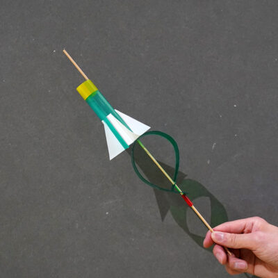 バネの力でぶっ飛びロケット