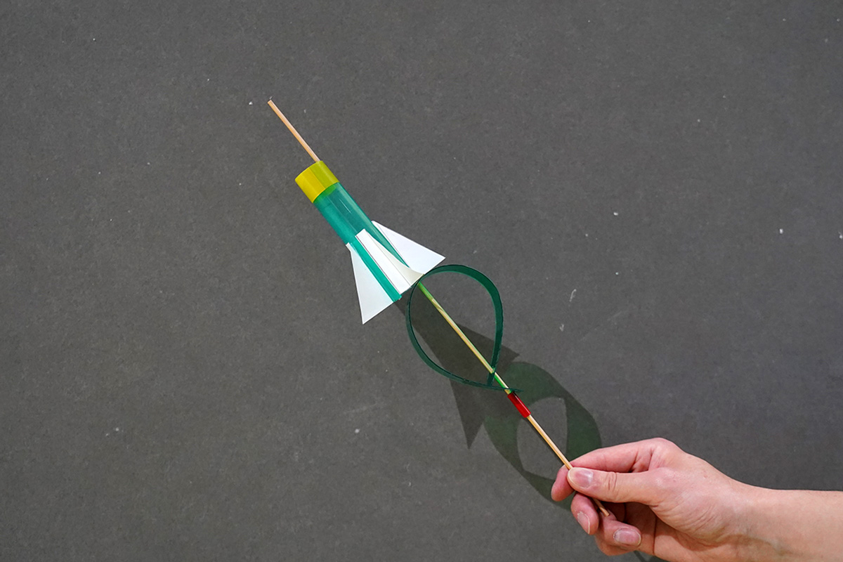 バネの力でぶっ飛びロケット