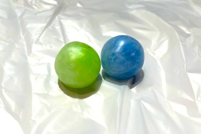 暗闇で光るスーパーボール