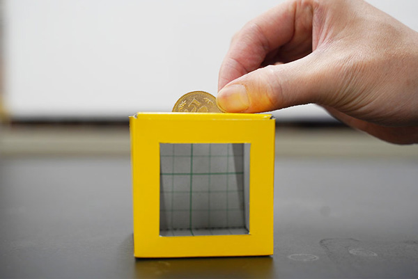 コインが消える？びっくり貯金箱